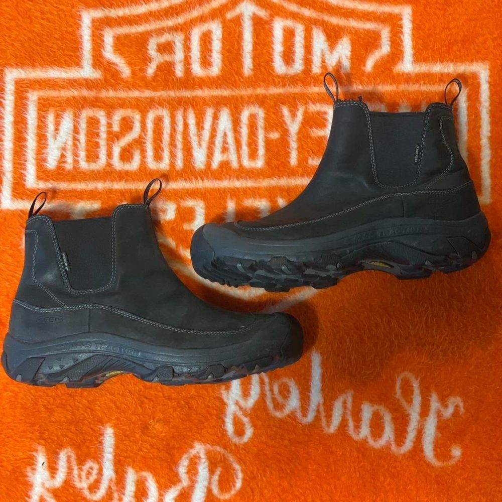 Keen slip on boots